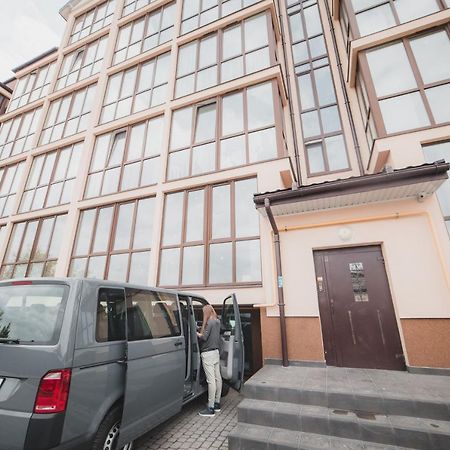 Kostjukowski Apartments Mudroho 12 V Lviv Dış mekan fotoğraf